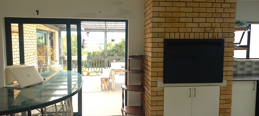2 Bedroom Property for Sale in Fraaiuitsig Western Cape